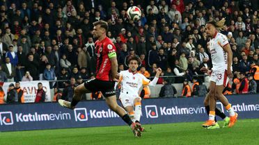 Galatasaray, Gençlerbirliği'ni 2-1 Mağlup Etti
