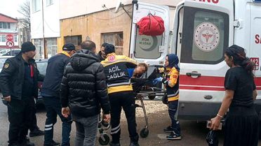 Boşanma aşamasında olduğu eşini dört yerinden bıçaklayıp eve kilitledi