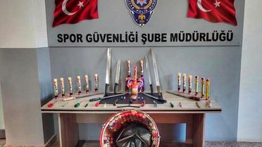 Kocaelispor-Göztepe Maçında Kaçak Meşale ve Kesici Aletler Ele Geçirildi