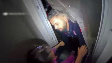 Evlerinde mahsur kalan vatandaşları AFAD kurtardı