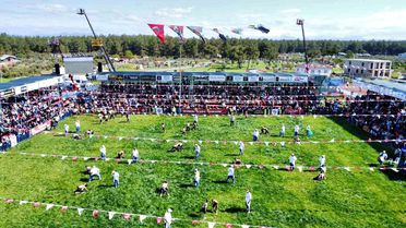 Kepez'de pehlivanlar dualı çayıra çıktı