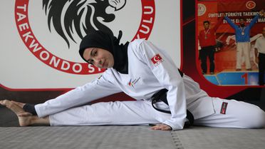 İşitme Engelli Fatma'nın Tekvando Başarısı