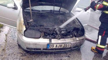 Kuşadası'nda Otomobil Yangını
