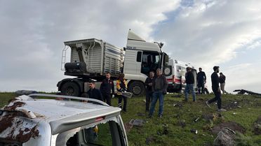 Şanlıurfa'da tır ile hafif ticari araç çarpıştı: 2 ölü, 1 yaralı