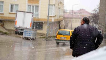Bayburt'ta Nisan'da Kar Yağışı