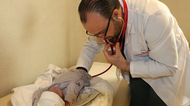 Dünyada 5 binde bir görülüyor: Yemek borusu kapalı doğdu