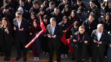 Eğitim-Bir-Sen Genel Başkanı Yalçın: 'Öğretmen bayraktır, eğitimin bayraktarıdır'