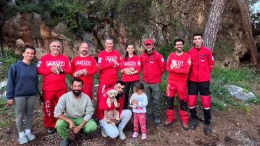 Yavru Köpekler Yarıkta Kurtarıldı