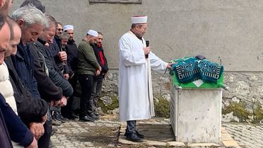 'Köyün neşesi' engelli genç herkesi gözyaşlarına boğdu: İmam ayakta durmakta güçlük çekti
