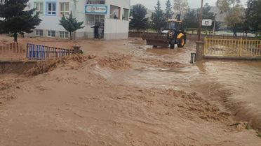 Mardin'de sağanak nedeniyle 75 öğrenci okulda mahsur kaldı