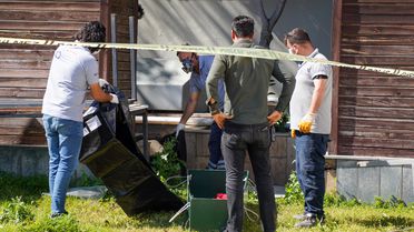 Antalya'da Parkta Erkek Cesedi Bulundu