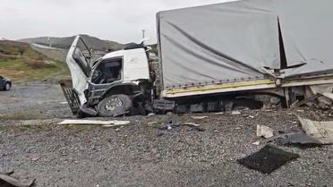 Bitlis'te tır ile çarpışan otomobildeki 2 kişi hayatını kaybetti