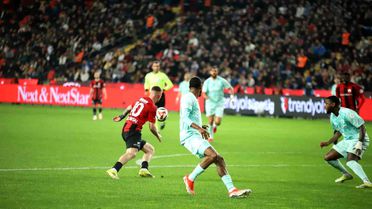 Gaziantep FK 2-0 Önde