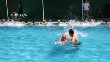 Turgutlu'da 2. dönem yüzme kayıtlarına yoğun ilgi