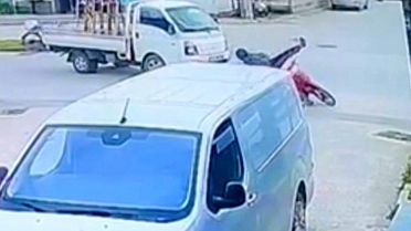 İnegöl'de Kamyonet-Motosiklet Kazası