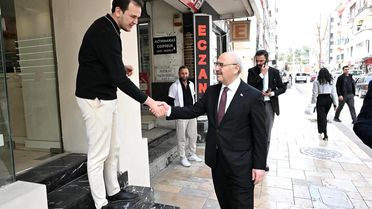 Vali Köşger Esnafı Ziyaret Etti