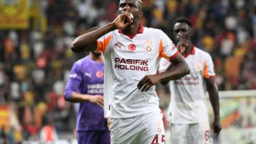 Fenerbahçe derbisi öncesi Osimhen'den Okan Buruk'a mesaj