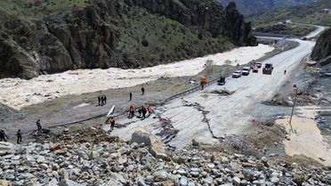 Hakkari-Van Yolunda Heyelan Ulaşımı Kesintiye Uğrattı
