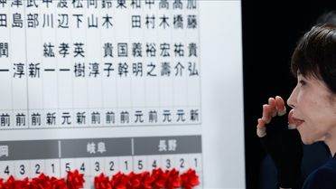 Japonya Başbakanı Takaiçi, tartışmalı Yasukuni Tapınağı'na adak gönderdi