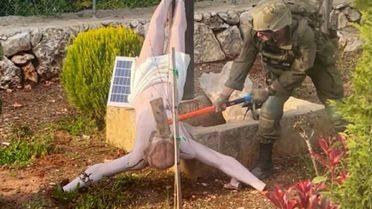 Polonya'dan İsrail askerinin skandal hareketine tepki: Kendi rehinelerini bile öldürdüler