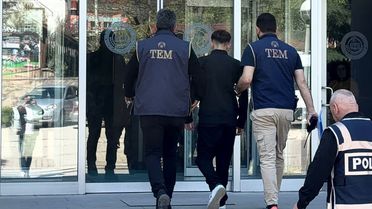 Okul tehdidiyle iki öğrenci gözaltında
