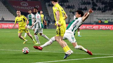 Konyaspor - Fenerbahçe Çeyrek Finalde: İlk Yarısı 0-0 Beraberlik