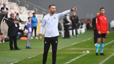 Altay, Karagöz ile Kümede Kaldı