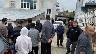 Annesini av tüfeğiyle öldürüp aynı silahla intihar etti