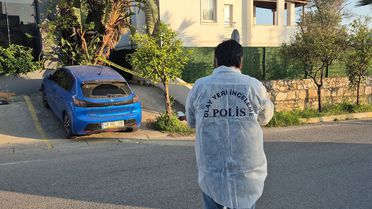 İşten dönen kadına evinin bahçesinde bıçaklı saldırı