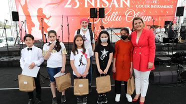 CHP'nin 23 Nisan tanıtımıyla ilgili Atatürk tepkisine cevap: 'Çifte standart'