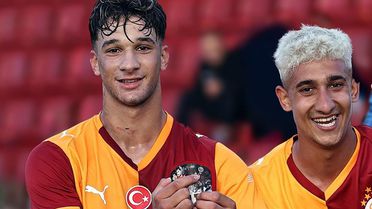 Fenerbahçe, Galatasaray'dan bir transfer daha yaptı