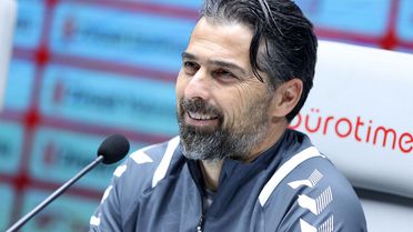 Fenerbah&ccedil;e'yi eleyen İlhan Palut, g&ouml;z&uuml;n&uuml; şimdi de sarı-lacivertlilerle ligde oynayacağı ma&ccedil;a dikti