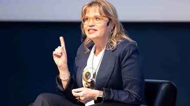 Ayşegül İldeniz: Gençler için eşsiz fırsatlar!