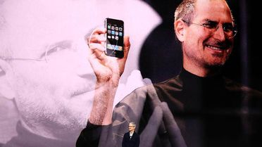Tim Cook Görevini John Ternus'a Devrediyor
