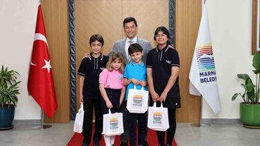 Marmaris'te minik başkanlar koltuğu devraldı