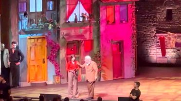 Müjdat Gezen Hastaneye Kaldırıldı, Oyun İptal Edildi