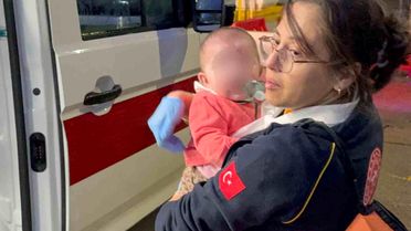 Samsun'da yangın: Anne ve bebek hastaneye kaldırıldı
