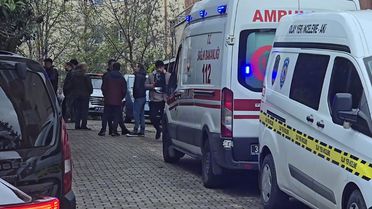 Üsküdar'da aile faciası: Anne ve babasını öldürüp intihar etti