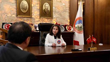 Vali Çiçek'in makamı 23 Nisan'da çocuklara emanet
