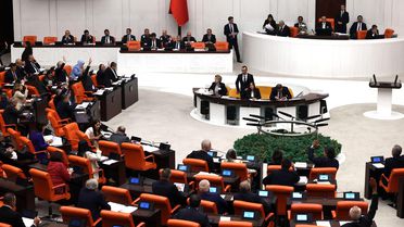 Doğum İzni ve Sosyal Medya Düzenlemeleri Yasalaştı