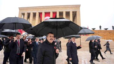 Bakan Tekin'den 23 Nisan Anıtkabir Ziyareti