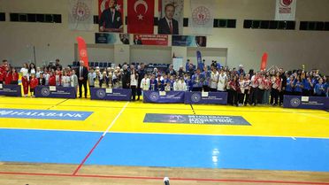 Balıkesir'de Çocuk Sporları Şenliği ödül töreni ile tamamlandı