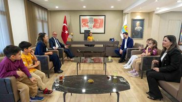 Başkan Boltaç koltuğunu devretti, çocuklar taleplerini sıraladı