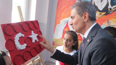 Öğrenciler Atıklarla Türk Bayrağı Tasarladı