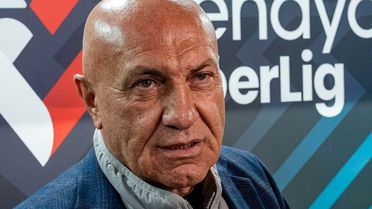 ''Cumhurbaşkanı'na sesleniyorum'' diyen Yüksel Yıldırım hakemi de topa tuttu: Düdüğünü as!