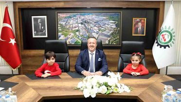 Miniklerden 23 Nisan Kutlaması