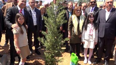 Gaziantep'te 23 Nisan'da fidanlar toprakla buluşturuldu