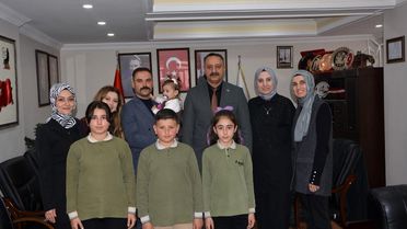 İliç'te öğrenci ve öğretmenler belediyede ağırlandı