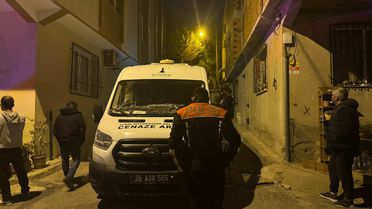 İki çocuğunun annesini boğazından vurarak katletti