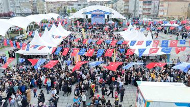 Küçükçekmece'de 23 Nisan, gün boyu süren etkinliklerle kutlandı